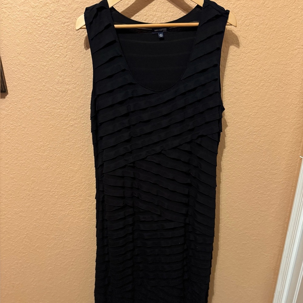 Max Edition Petite XLP with Elegant Black Sleeveless Dress